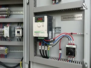 Đấu biến trở điều chỉnh tốc độ vào biến tần Schneider Altivar ATV320 qua chân +10V AI1 COM